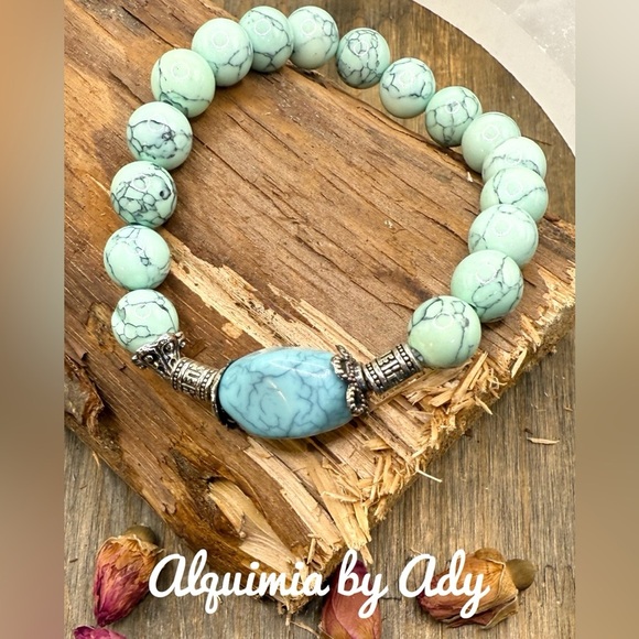 Elegant Turquoise Beaded Bracelet - Picture 1 of 1